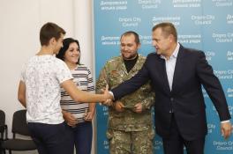 Филатов вручает ключи
