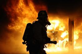 В Кривом Роге во время пожара на свалке загорелся мужчина