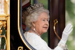 Королеву Елизавету II нагло обокрали: сумма похищенного впечатляет