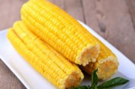 Кому нельзя есть кукурузу: опасно для здоровья