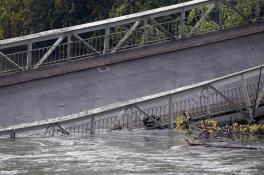 во Франции упал мост
