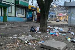 Каменское встречает новогодние праздники с горами мусора на улицах