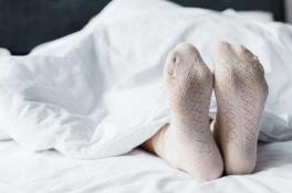 Почему нельзя спать в носках