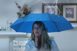 Почему нельзя раскрывать зонт в комнате и другие суеверия