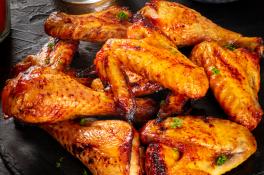 Куриные крылышки "Баффало": рецепт легендарного американского блюда