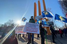 Работники "АрселорМиттал Кривой Рог" вышли на митинг за повышение зарплаты