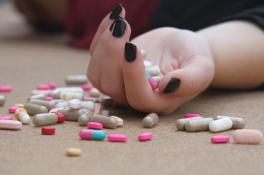 В Кривом Роге восьмиклассница наглоталась таблеток после ссоры с парнем