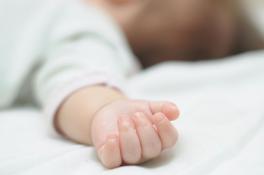 В Новомосковске новорожденный ребенок внезапно скончался в своей кроватке