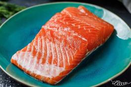 Как засолить красную рыбу: простой рецепт Евгения Клопотенко