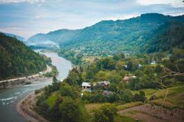 На Прикарпатье горная река унесла 12-летнего ребенка