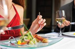 Ресторанный этикет: как правильно вести себя за столом