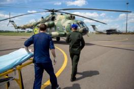 В Днепр на вертолете доставили бойца из зоны ООС с тяжелым ранением