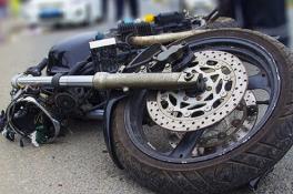 На Набережной в Днепре смертельное ДТП: байкер влетел в отбойник