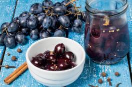 Лучше оливок: рецепт маринованного винограда