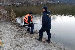 В Днепре из реки вытащили тело утопленника
