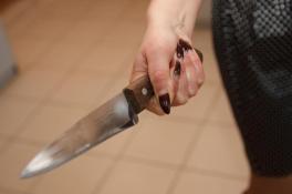В Кривом Роге женщина вонзила нож подруге в печень