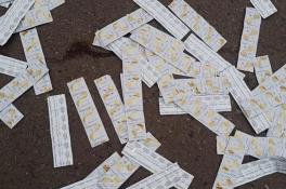 В Днепре на привокзальной площади разбросали сотни презервативов