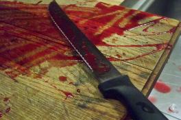 В Днепре на рынке мужчина с ножом напал на продавца: пострадавший в больнице