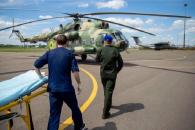 В Днепр на вертолете доставили бойца из зоны ООС с тяжелым ранением