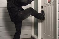 В Днепре мужчина с кастетом ломился в квартиру своей бывшей возлюбленной (Фото)