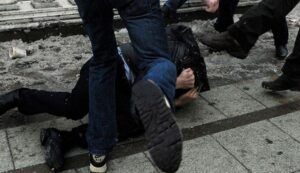 драка мужчин, фото из открытых источников