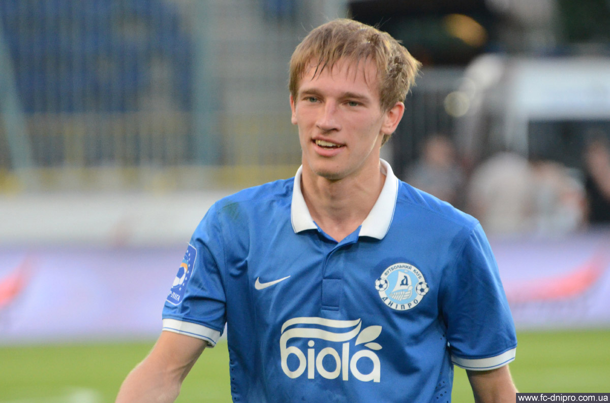 Девушка подарила игроку &quot;Днепра&quot; на день рождения торт в постель (фото)