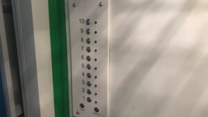 Теперь абсолютно безопасно: в Днепре на ж/м Левобережный-3 отремонтировали лифт