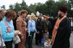 святят мед в Днепре