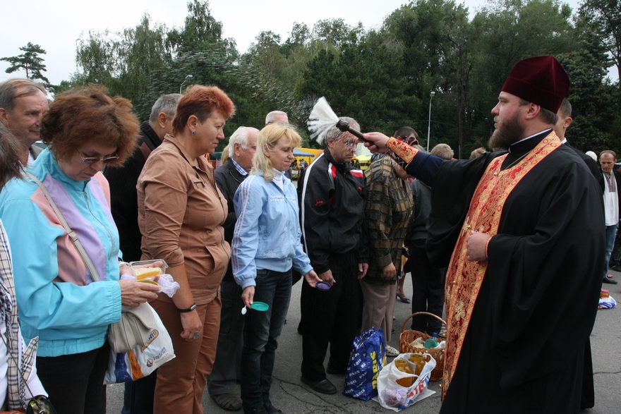 святят мед в Днепре