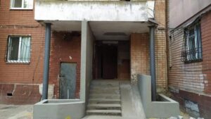 Теперь безопасно: в Днепре отремонтировали аварийные входные группы многоэтажного дома