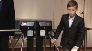 Пропускна система та відеокамери