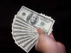 Депутаты Верховной Рады могут получать зарплату по 5000 долларов