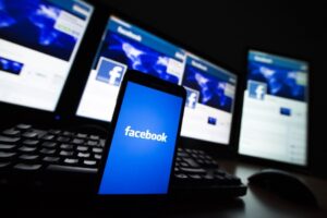 Facebook удалил более сотни российских страниц