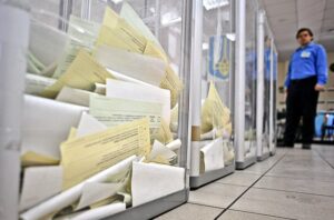 Перенос местных выборов в Украине может быть на руку России