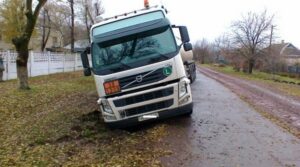 фото http://krnews.ua, бензовоз накренился