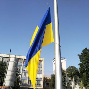 В Днепре заменили самый большой флаг Украины 