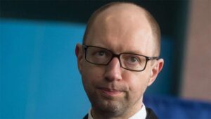 Яценюк рассмешил соцсети тренировкой в спортзале