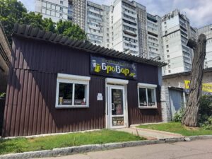 В Днепре работала нелегальная автостанция под видом наливайки