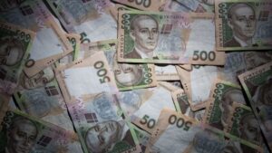 Банкомат выдал украинцу 40 тысяч вместо 4-х, но он не обрадовался