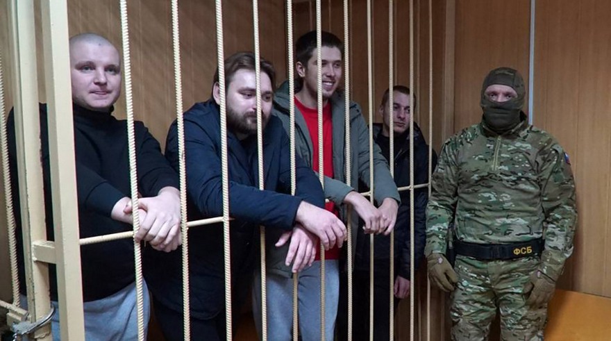 Задержанные Россией украинские моряки