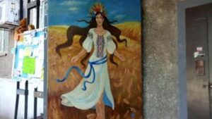 В Днепре один из подъездов дома украсили рисунком