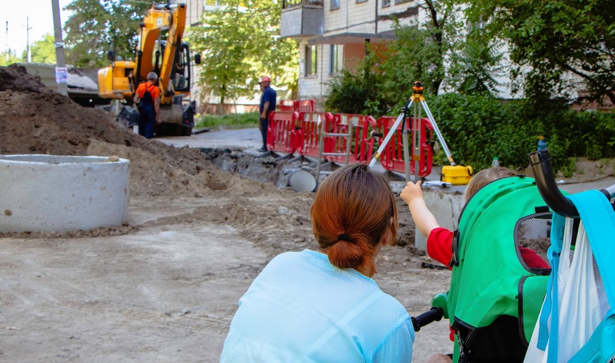 «Філатов піклується про нас, як про рідних!», — дніпряни схвалюють системне будівництво дощової каналізації у місті