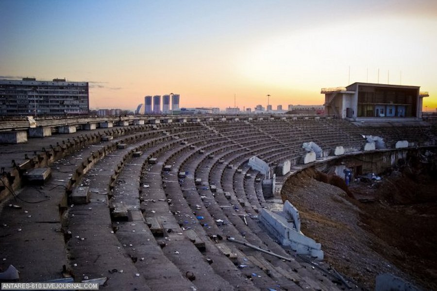 Разрушенные стадионы