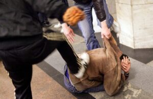 избить мужчину, фото из открытых источников
