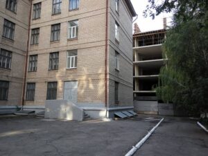 Незаконное строительство дома на ул. Владимира Великого в Днепропетровске. Фото: Facebook/Дмитрий Хозин