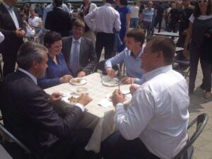 филатов в кафе