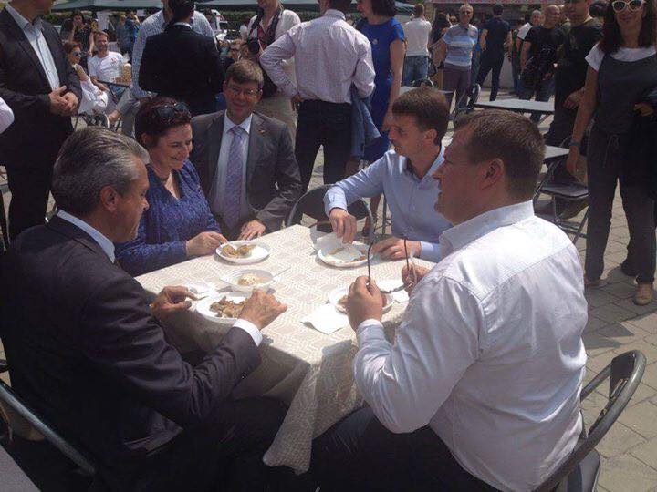 филатов в кафе