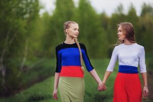 сестры, фото из открытых источников