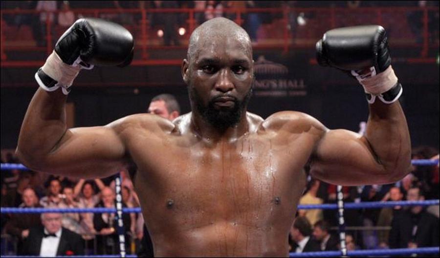 Бывший соперник Кличко проиграл 53-летнему боксеру