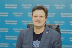 В Подгородном BMW влетел в столб: погибла 17-летняя девушка